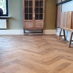 Verouderde-visgraat-parket-W